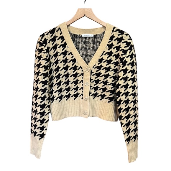 Terranova Sweaters - Terranova Houndstooth Cropped Cardigan Sweater Size Medium